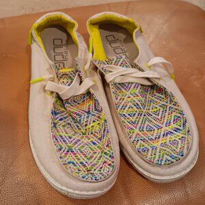 **WOMENS SIZE 11 HEY DUDES**